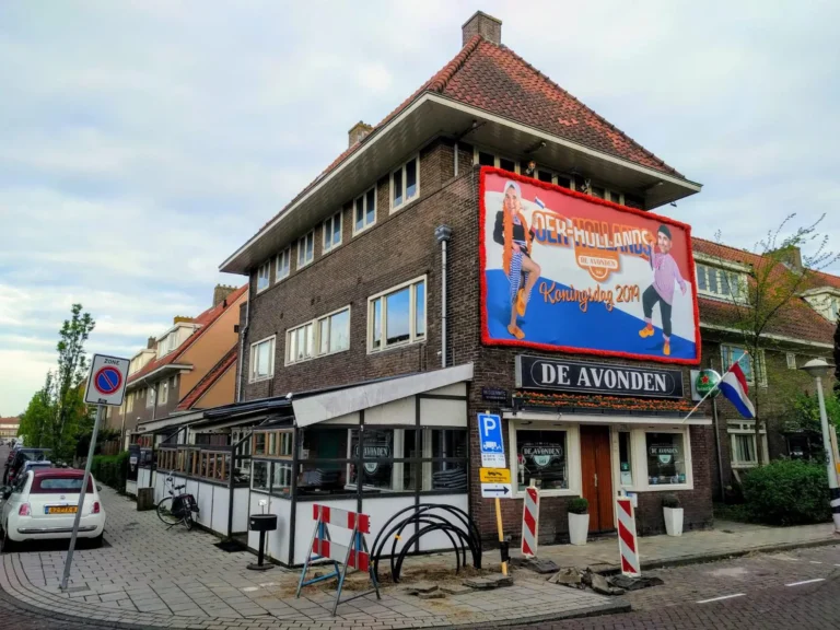 Cafe De Avonden